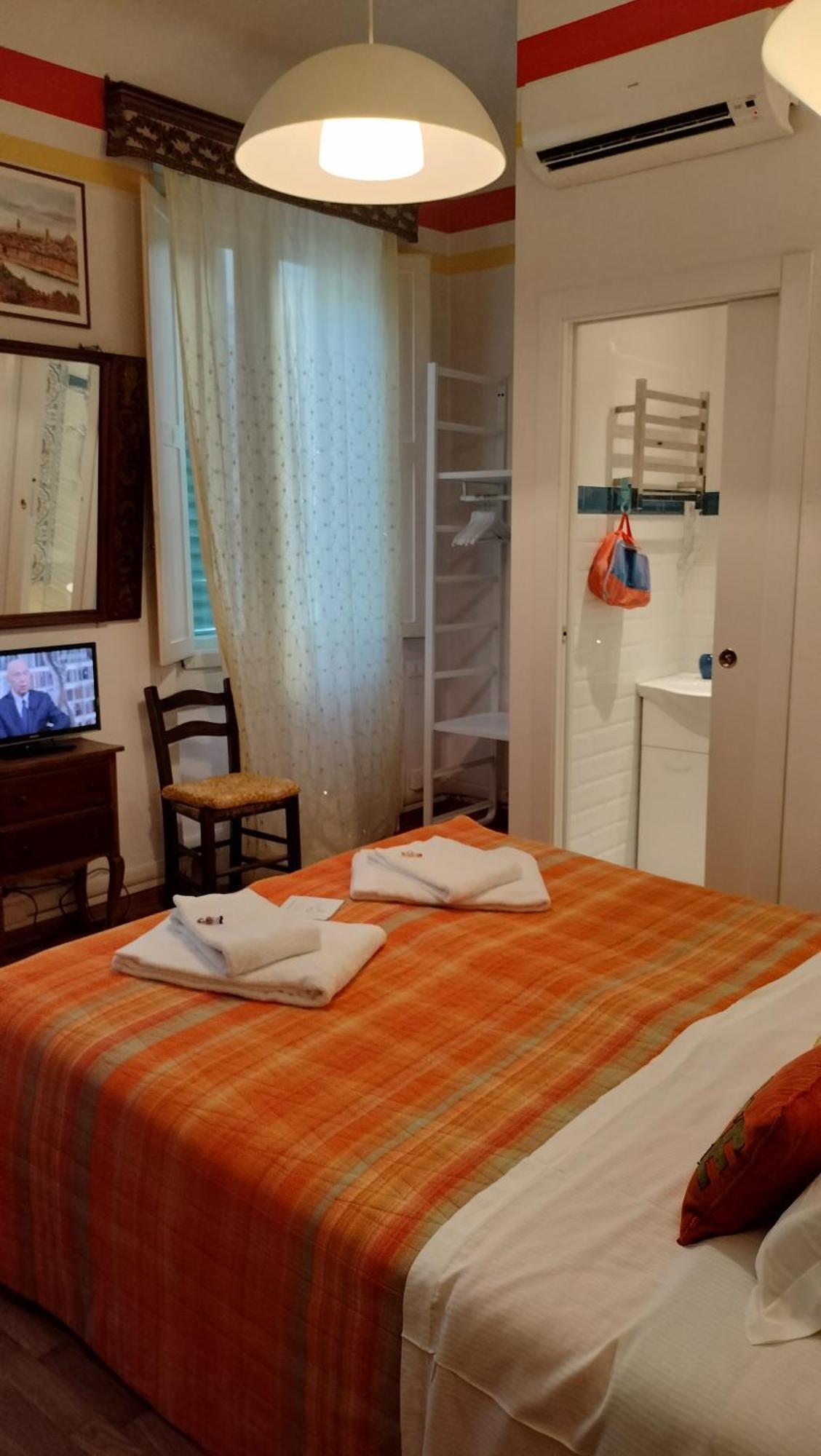 Tre Gigli A Firenze, 5 Minutes From Station, Via Palazzuolo 55 Acomodação com café da manhã  *